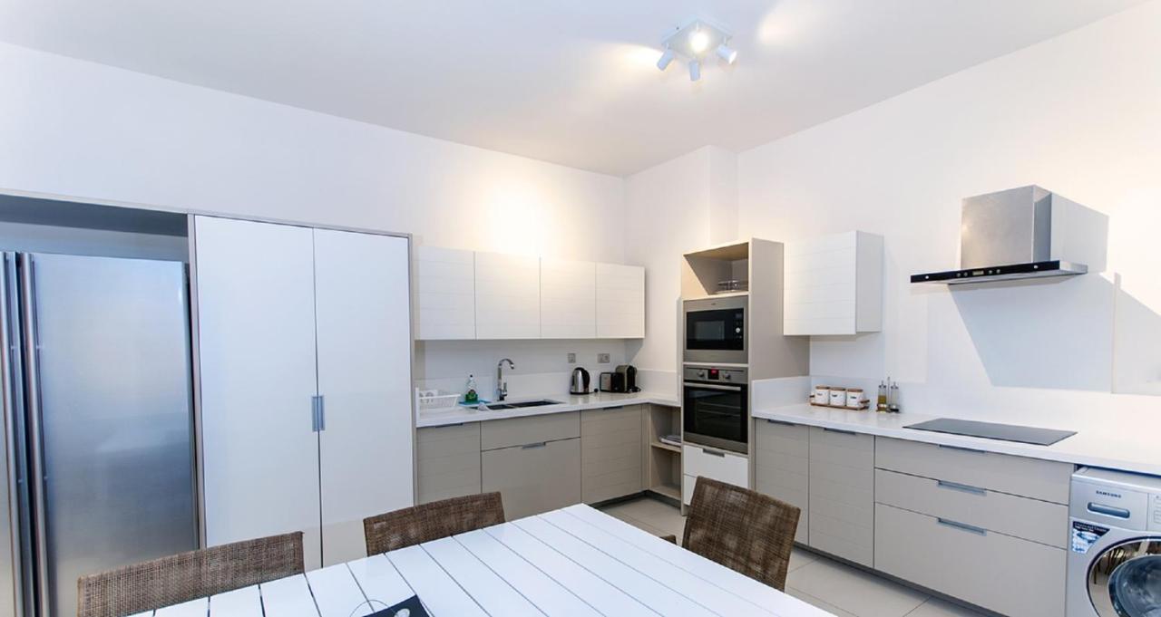 Cap Ouest Luxury Penthouse By Dream Escapes Apartment Flic en Flac Bagian luar foto
